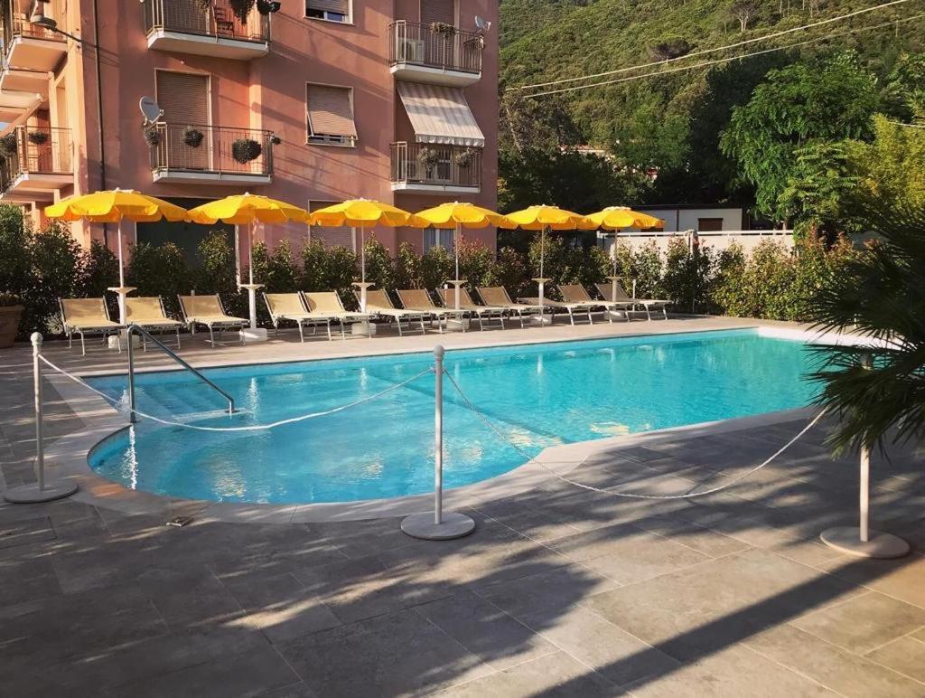 Hotel Riviera Deiva Marina Kültér fotó