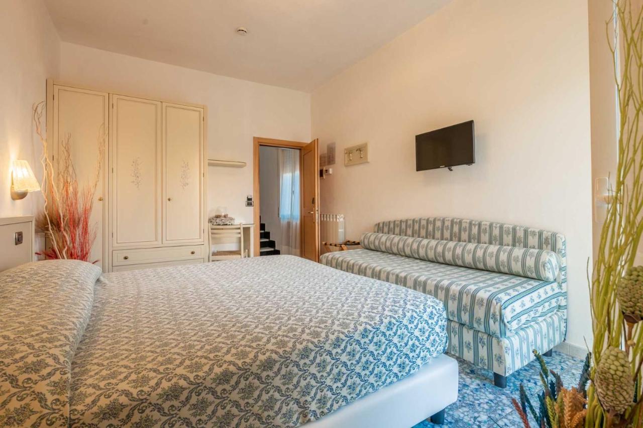 Hotel Riviera Deiva Marina Kültér fotó